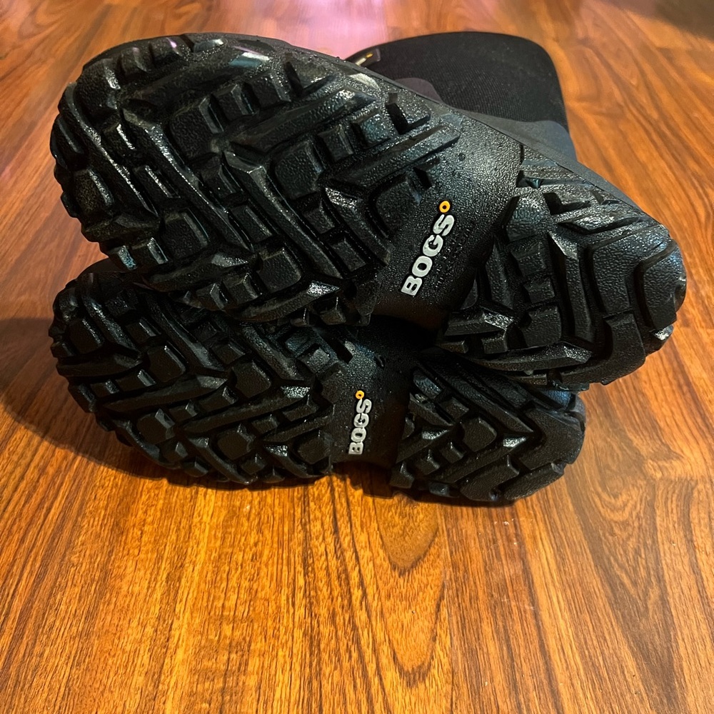 Men’s size 7, new in box, bogs